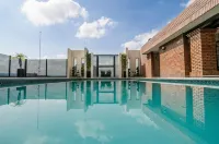 Hotel Real Plaza - Pools
