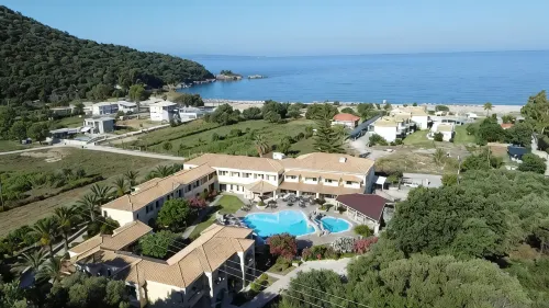Karavostasi Beach Hotel - piscina