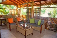 Physis Caribbean Bed & Breakfast - parking