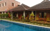 Rumah Bata Guest House - Pools