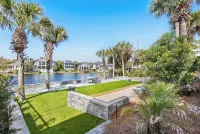 Biggest Yard in Area, Spa, Movie Theater & Game Room, On Lake&Across Gulf, 7 Bed - Jacuzzi