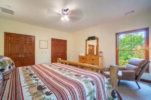 Hot Tub - King Beds - Walk to Helen - Pool Table - Arcade Games - Pet Friendly - شرفة