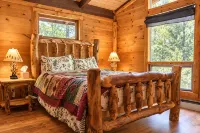 Unique Rustic Ski-Tree House - Game room, Hot tub & Sauna - 3-Star