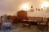 Maleatis Apollo Guesthouse Hotel di Sampatiki