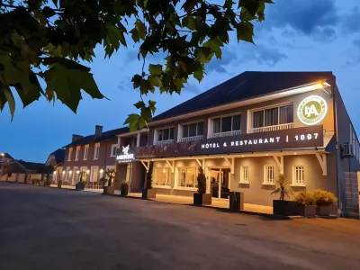 Logis Hôtel l'Amandier Các khách sạn ở Morlaas