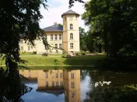 Landhaus Schloss Kölzow Hotels in Schlemmin