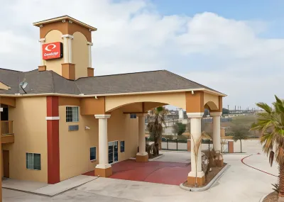 麗晶套房飯店 - 貝敦 Eddie V. Gray Wetlands Center附近的飯店