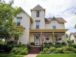 Carrier Houses Bed & Breakfast