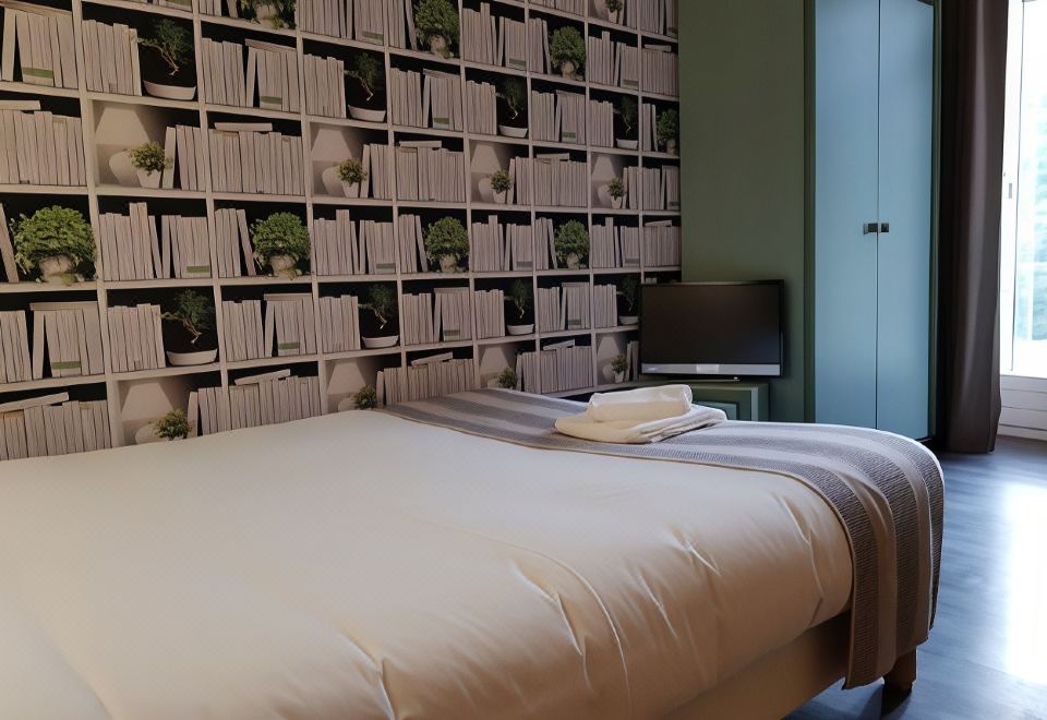 Savoy Hotel & Restaurant - Housity