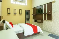 RedDoorz Near Benteng Van Den Bosch Hotel dekat Taman Sukowati