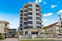 Aqualine Apartments on the Broadwater Hotels near Woolworths Australia Fair (Southport)