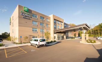 Holiday Inn & Suites Kalamazoo West