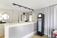 Waves Motel and Apartments