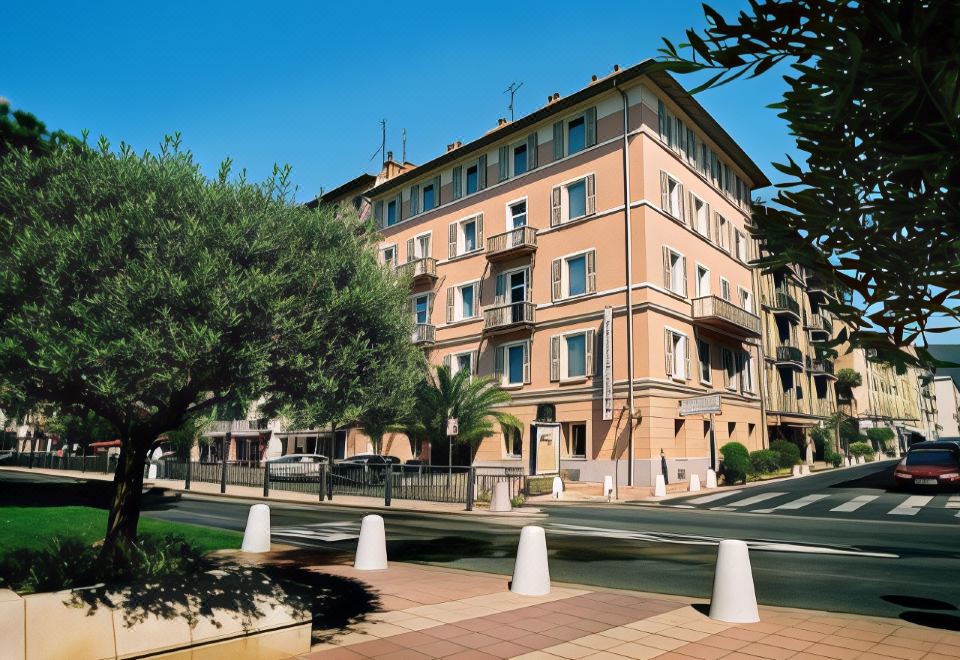 3. Hôtel Re..
