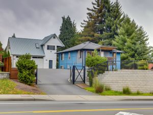 Convenient Tukwila Vacation Rental Near Airport!