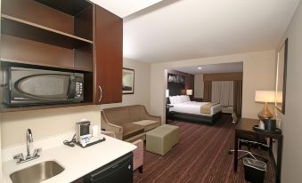 Holiday Inn Express & Suites Charlotte North