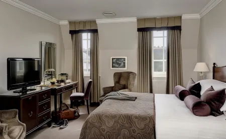 麥克唐納康普利特安格勒飯店