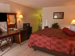 Econo Lodge North