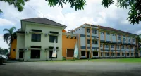Assalaam Syariah Hotel Solo Hotel dekat Super Indo Gumpang