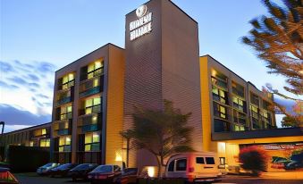 Hotel 116, A Coast Hotel Bellevue - Housity