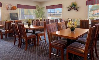 Days Inn & Suites by Wyndham Gresham