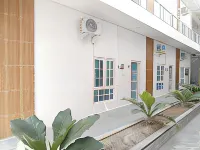 Urbanview Hotel Nimara Ngawi by RedDoorz Hotel dekat Taman Sukowati