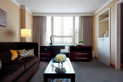 1 Bedroom Junior Suite, 1 King, Sofa Bed, High Floor