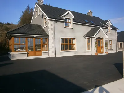 Glenn Eireann House Hotels near Cushendall Library
