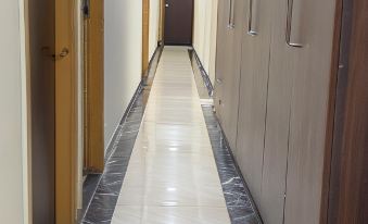2. Hotel Bl..