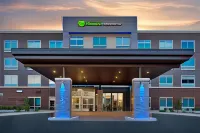 Holiday Inn Express & Suites Grand Rapids Airport - South