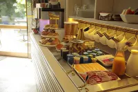 Hotel Dauphin - breakfast