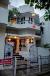 Maison Blanche Near White Town