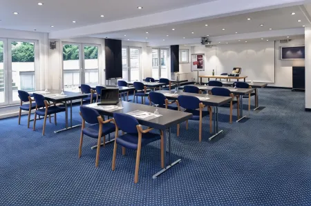 Mercure Hotel am Entenfang Hannover Отели рядом с достопримечательностью «Общество Кестнера»