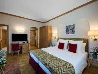 Hotel Vereina Hotels near Pischabahn