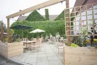 Norfolk Arms Hotel - Pysäköinti