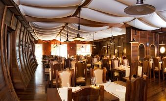4. Hotel Pl..