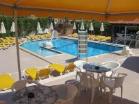 Amazones Villas Apartments - Pools