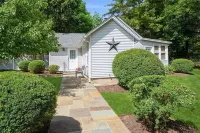 Walk to Love Lane! Immaculately renovated private cottage.