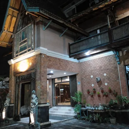 Hotel Bifa Yogyakarta Отели в г. Umbulharjo