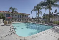 Motel 6 Corona, CA - Norco - Pools