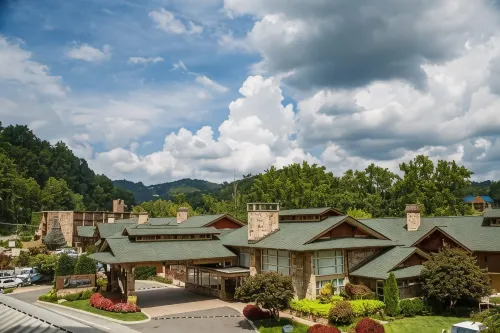 Greystone Lodge on the River