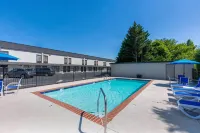 Quality Inn Cleveland - Pools