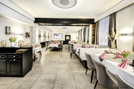 Hotel Alexandra Отели в г. Вельс