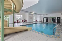 Super 8 by Wyndham Quebec City - Pools