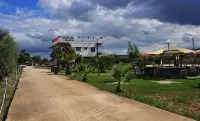 La Terra Nostra Hotels in Vrachati