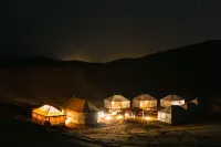 Luxury Maktoub Hotels near Merzouga glamping camp