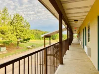 Weston Inn & Suites