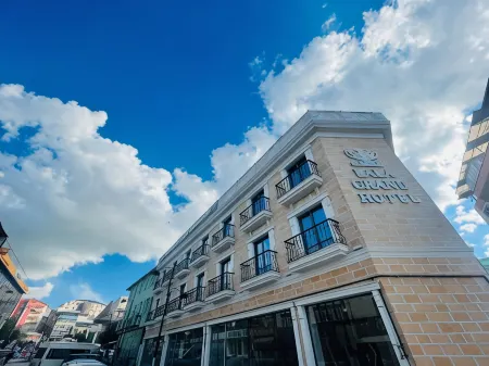 Lala Grand Hotel Отели рядом с достопримечательностью «Saime Hatun Cami»