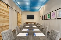 Holiday Inn Express & Suites Hayward - Mission Foothills Hotels in Hayward