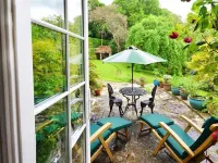 Sixpenny Cottage - balcony